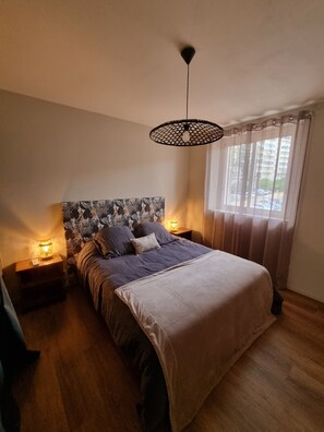 2 chambres, fer et planche à repasser, Wi-Fi, draps fournis