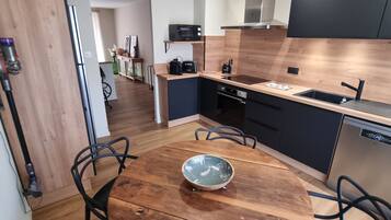 KylskÄp, mikrovÄgsugn, ugn och spishÀll