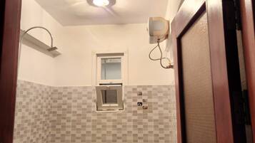 Bruser, håndklæder, Sæbe, Toiletpapir