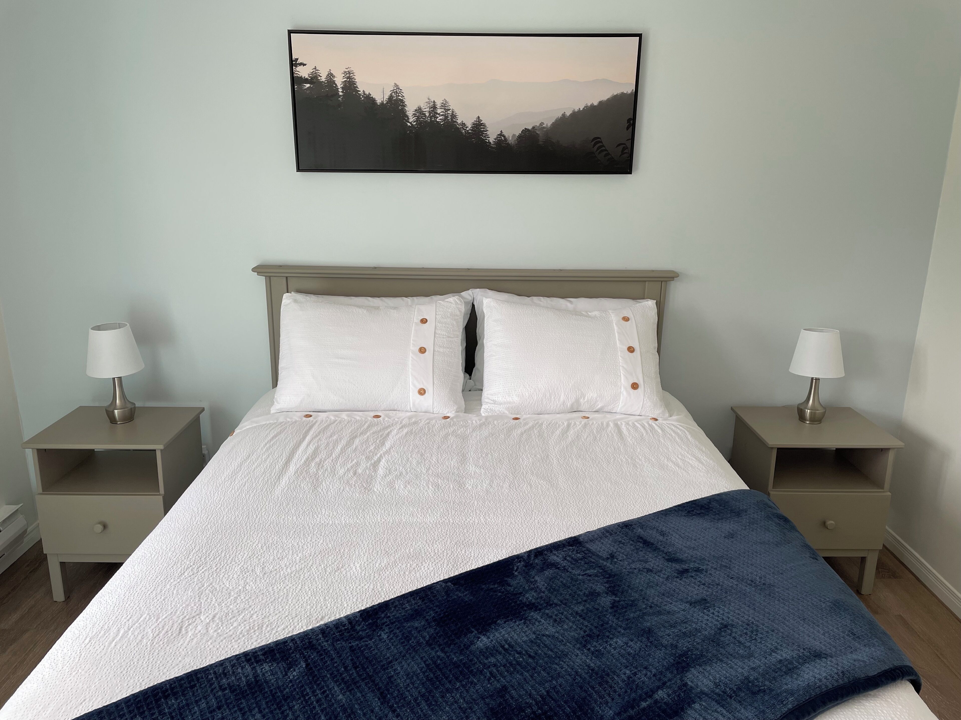 Rom, 1 queensize-seng, delvis havutsikt | Wi-fi (inkludert) og sengetøy