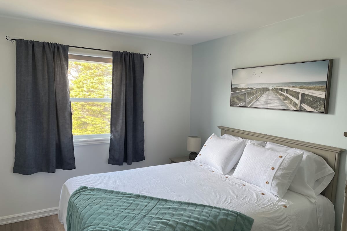 Suite, dapur, pemandangan laut sebagian | Wi-Fi gratis dan seprai linen