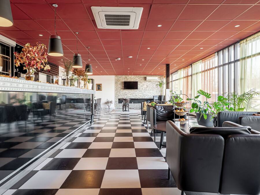 Lobby lounge
