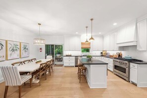 Fridge, microwave, oven, stovetop - Walk to Beach, Coffee Shops! Hot tub & Game Room! (Douglas)