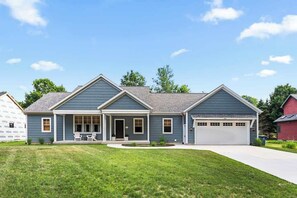 Exterior - Juniper Presents: Walk to Beach, Coffee Shops! Hot tub & Game Room! (Douglas)