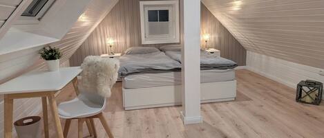 2 bedrooms, travel cot, WiFi, bed sheets