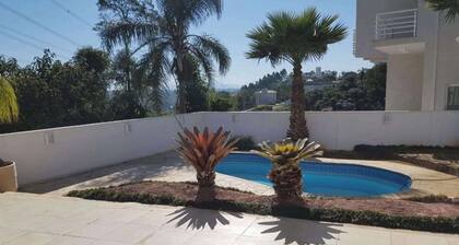 3 Bedroom House with Suite and Pool