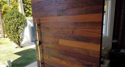 3 Bedroom House with Suite and Pool