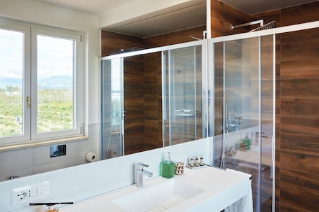 Triple Room, Garden View | Bathroom. Tenuta Fasanarella