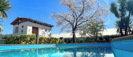 Seasonal outdoor pool
