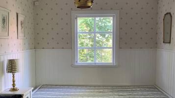 6 bedrooms, iron/ironing board, WiFi, bed sheets