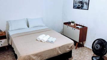 1 bedroom, desk, iron/ironing board, WiFi