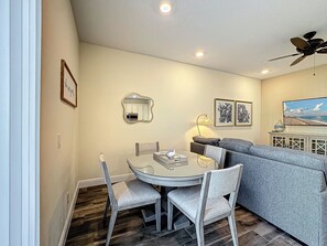Dining - Kid-Friendly, themed vacation home close to Disney/Universal (Kissimmee)
