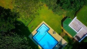 12 albercas al aire libre