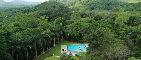 Deluxe tweepersoonskamer, balkon, uitzicht op bergen | Uitzicht vanaf balkon