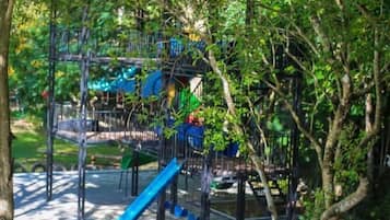 Children’s play area – outdoor
