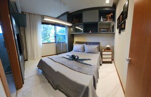 4 dormitoris, planxa i posts de planxar i un bressol de viatge 