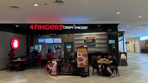 A 4Fingers Crispy Chicken restaurant with a digital menu display, hand-washing station, and a sign indicating hand-brushed ordering. - 1-bedroom apartment in marvelous Kuala Lumpur with free WiFi + Netflix (Wilayah Persekutuan)