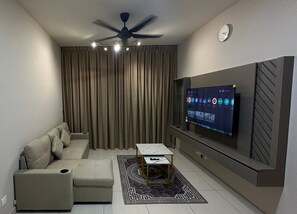 Smart TV, books - 1-bedroom apartment in marvelous Kuala Lumpur with free WiFi + Netflix (Wilayah Persekutuan)