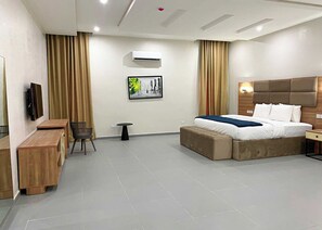 Deluxe Room, Balcony, City View - Ladalob Royal Suites (Ibadan)