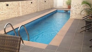 Bar en la piscina