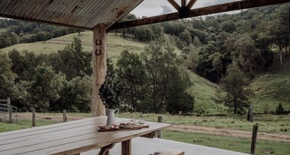 Devon Downs - Off Grid, 2BDRM Cabin, Farm escape
