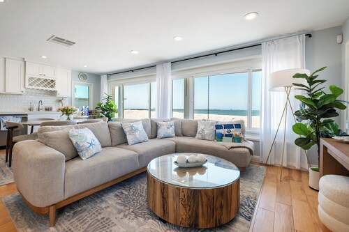 Beachfront  3-bedroom home centrally located on the Long Beach peninsula