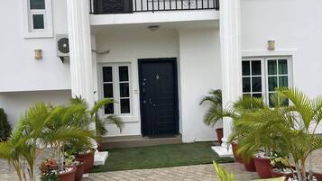 Bagian depan properti