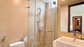 Dusj, hårføner, bidé og håndklær