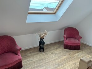 Interior - Renovated country house. (Noyers-Saint-Martin)