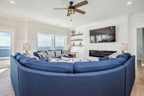 TV, fireplace