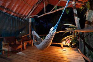 Terrace/patio - Rustic open-air cabin in nature, local BnB (Provincia de Puntarenas)