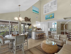 Smart TV - Gorgeous 2nd floor Cottage Near Beach and Pool (Miramar Beach)