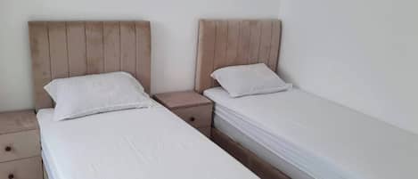 2 bedrooms, internet, bed sheets