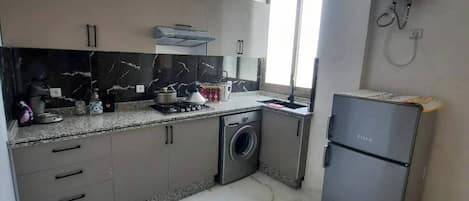 Herdplatte, Wasserkocher mit Kaffee-/Teezubehör, Wasserkocher