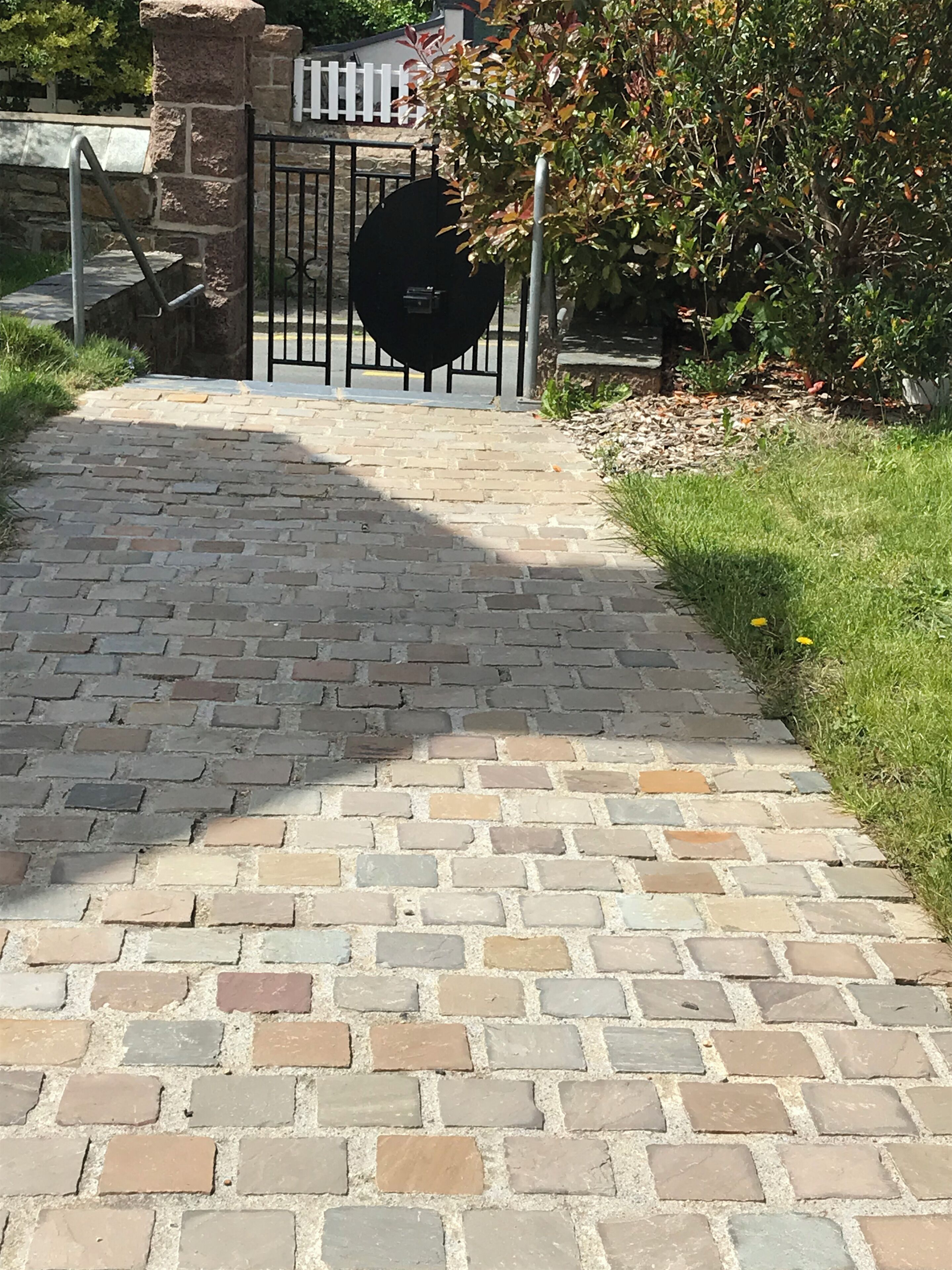 المنطقة المحيطة بالمنشأة