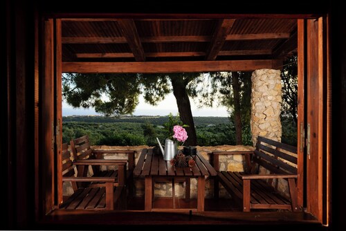 Cozy 1-bedroom apartment overlooking the Ionian sea.