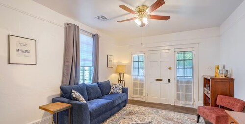 1 block to Trolley, Short walk to Historic Cemeteries, Clean, Coffee Bar