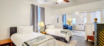 1 block to Trolley, Short walk to Historic Cemeteries, Clean, Coffee Bar