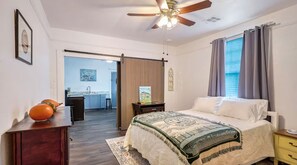 2 habitaciones, escritorio, tabla de planchar con plancha y wifi gratis 