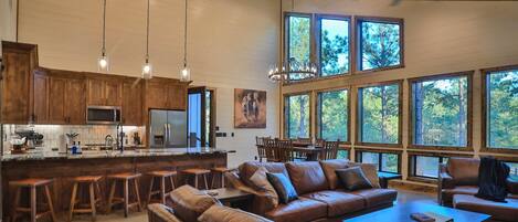 Fernseher, Kamin, Tischtennisplatte