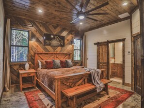 6 bedrooms, iron/ironing board, WiFi, bed sheets - Private Micro-Resort w/ Pool + Pickleball Ct (Broken Bow)