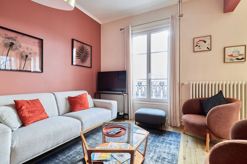 Elegant Townhouse With Free Parking, A Stone's Throw From The Cathedral! - フランス ランス