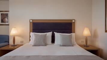 Double Room, Sea View | In-room safe, laptop workspace, blackout drapes, soundproofing