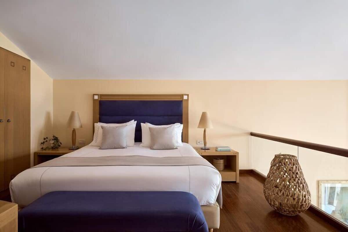 In-room safe, laptop workspace, blackout drapes, soundproofing