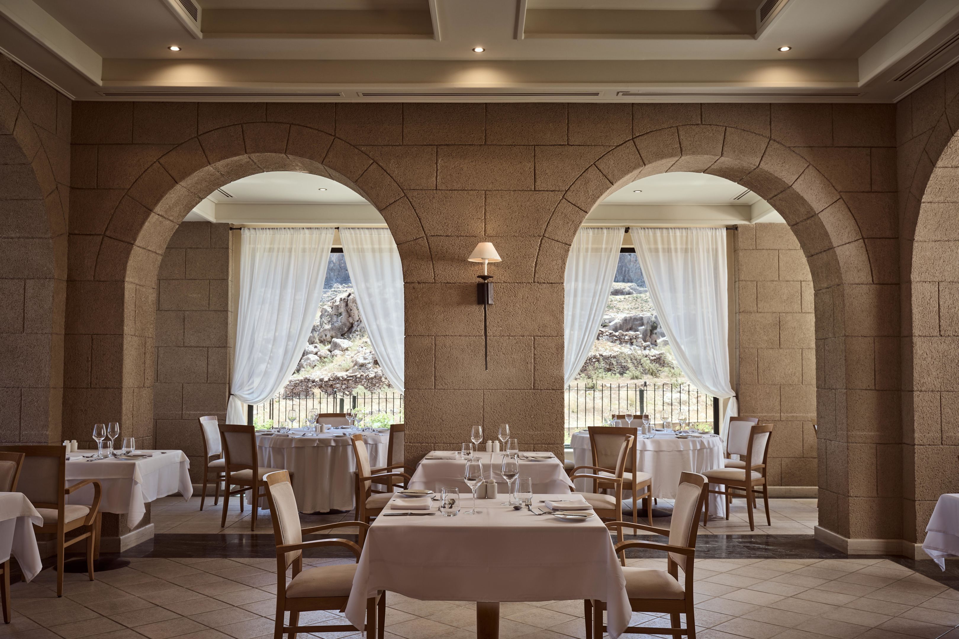 2 restaurantes; se sirven desayunos 