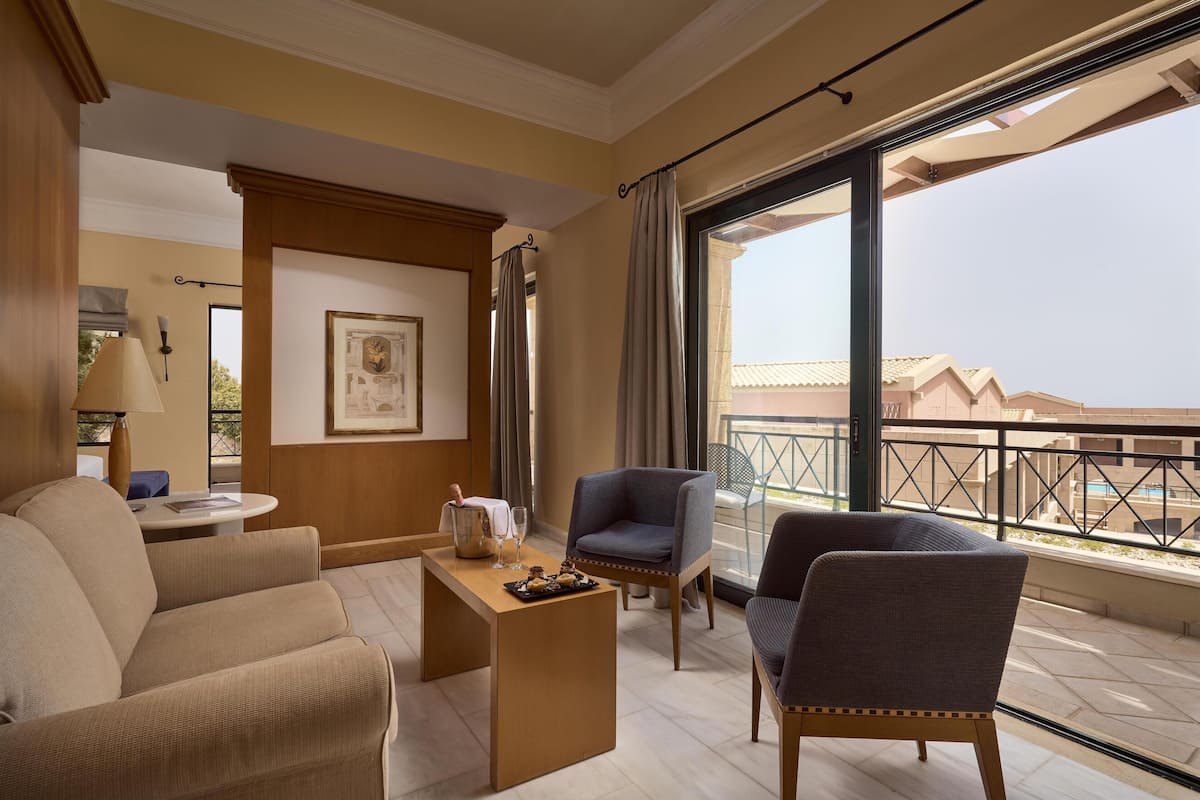 Duplex, Partial Sea View | In-room safe, laptop workspace, blackout curtains, soundproofing