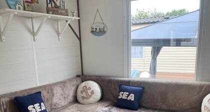 Mobile home available 01/04 to 31/10. Weekdays + weekends and public holidays.