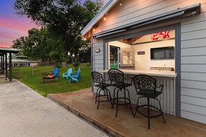 Terrace/patio - LBJ Family Lake Escape - Dock, Hot Tub & Sleeps 13 (Kingsland)