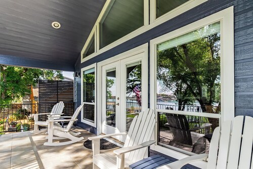 Relax, Play, Repeat! 5 Star Lakefront Retreat - Hot Tub, Dock, Cabana, Game Room