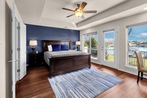4 bedrooms, desk, iron/ironing board, travel crib - LBJ Family Lake Escape - Dock, Hot Tub & Sleeps 13 (Kingsland)